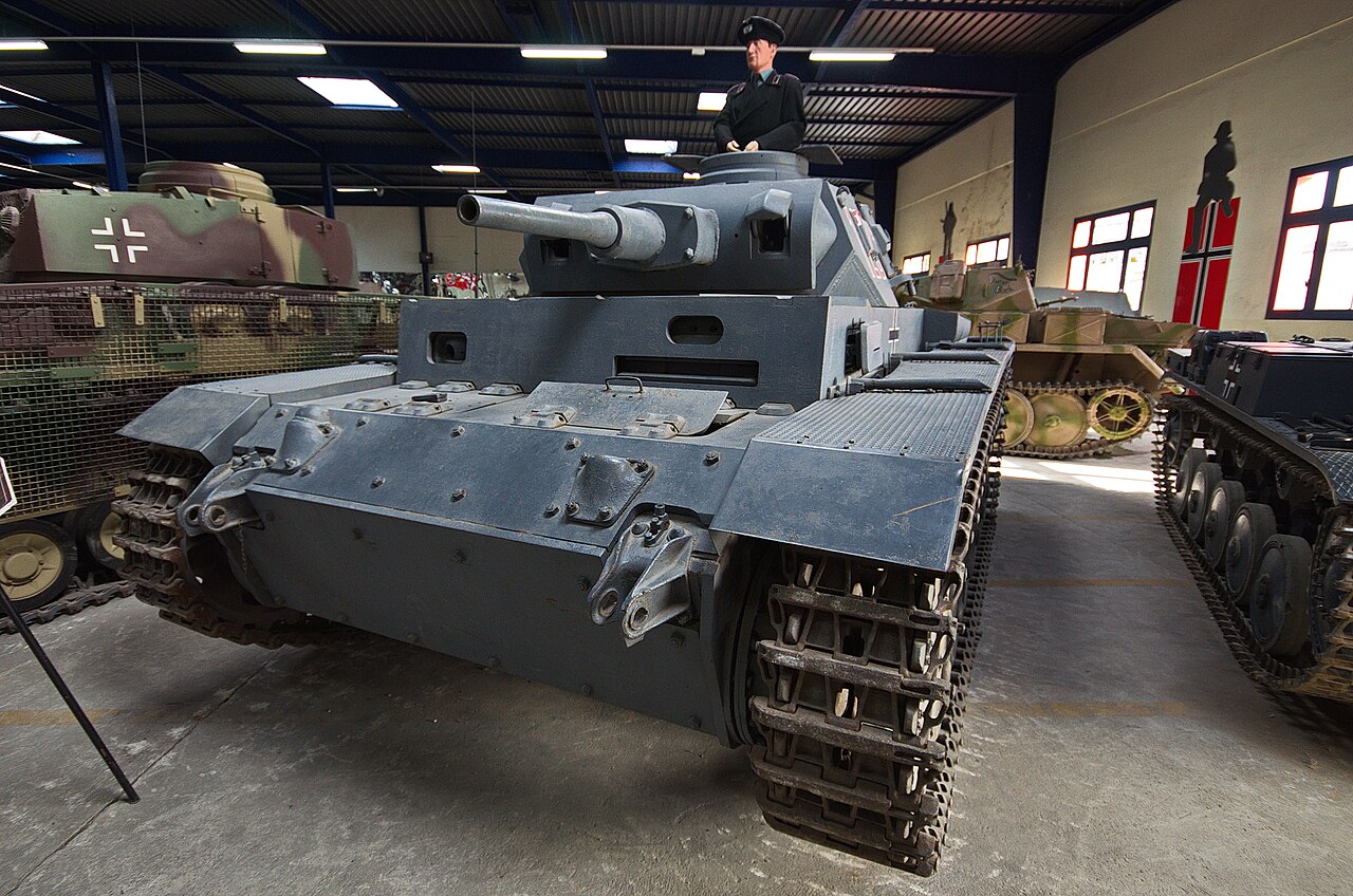 Pz.Kpfw III Ausf.F (Fgst.Nr.61192) Saumur, France 2016 {002){b} (photo.wikipedia).jpg
